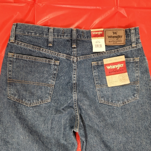 New Wrangler Authentics Mens Jeans 35 x 30 - Picture 2 of 5